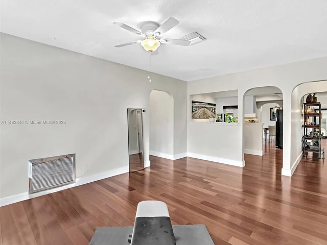 4000 NW 103rd Dr, Coral Springs FL 33065