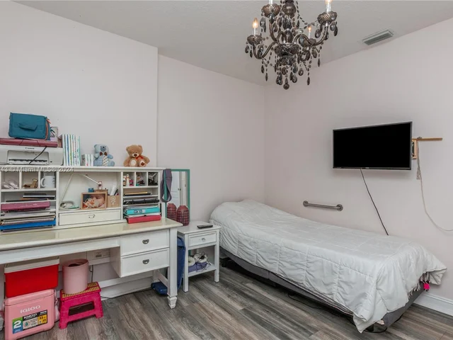 789 NE 195th St # 789, Miami FL 33179