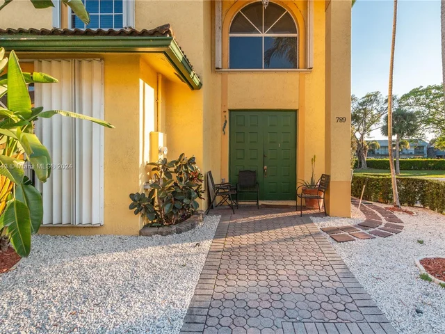 789 NE 195th St # 789, Miami FL 33179