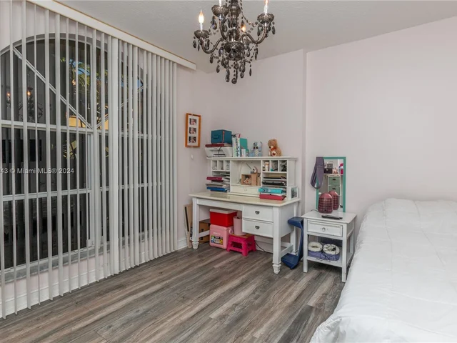 789 NE 195th St # 789, Miami FL 33179