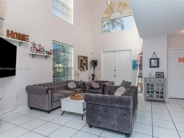 789 NE 195th St # 789, Miami FL 33179