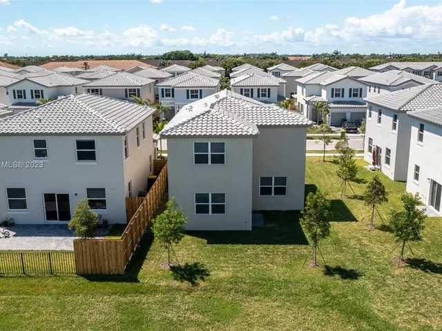 1373 SE 26th Rd, Homestead FL 33035