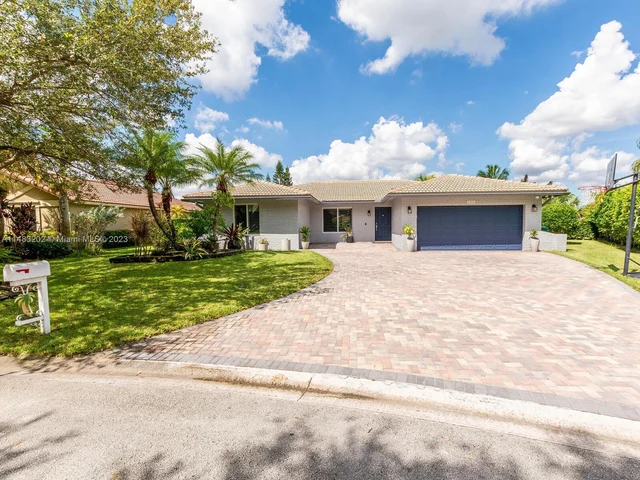 1068 NW 108th Ln, Coral Springs FL 33071