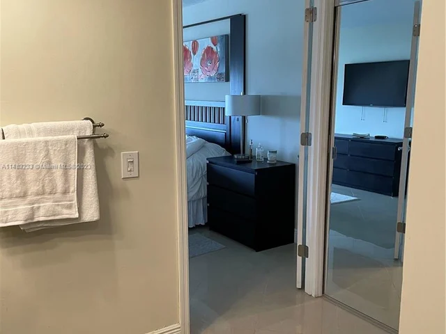 1800 NE 114th St # 1201, Miami FL 33181