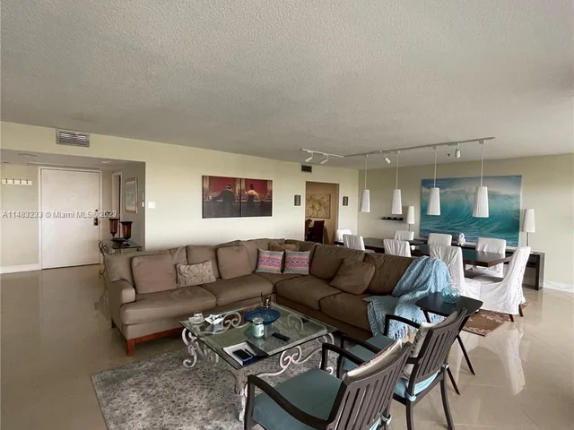 1800 NE 114th St # 1201, Miami FL 33181