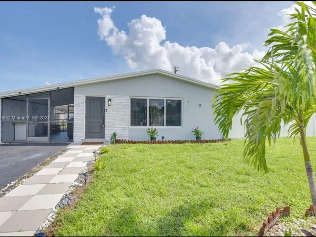 6599 Roosevelt St, Hollywood FL 33024