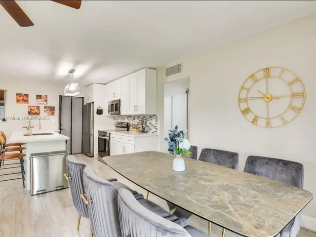 6599 Roosevelt St, Hollywood FL 33024