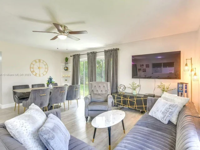 6599 Roosevelt St, Hollywood FL 33024