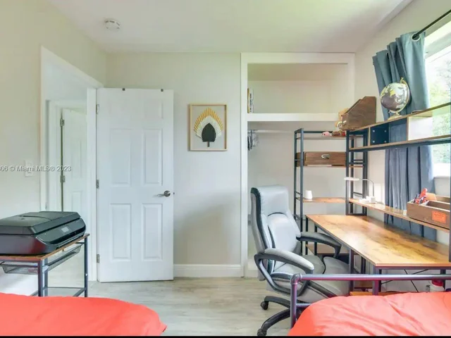 6599 Roosevelt St, Hollywood FL 33024