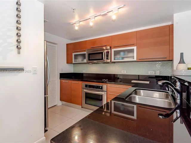 253 NE 2nd St # 906, Miami FL 33132