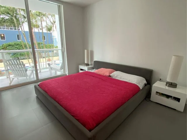 253 NE 2nd St # 906, Miami FL 33132