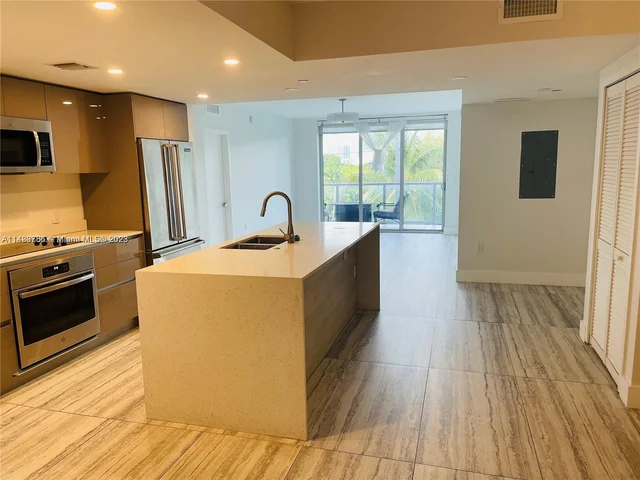 13800 Highland Dr # 408, North Miami Beach FL 33181