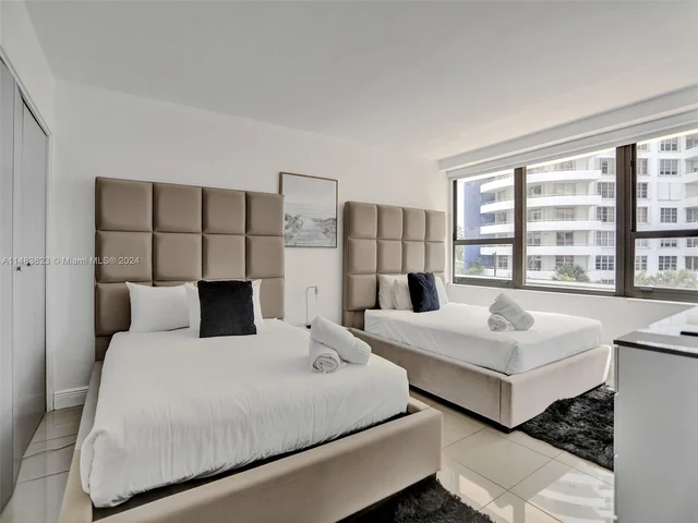 5225 Collins Ave # 411, Miami Beach FL 33140