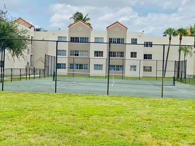 6045 NW 186th St # 302, Hialeah FL 33015