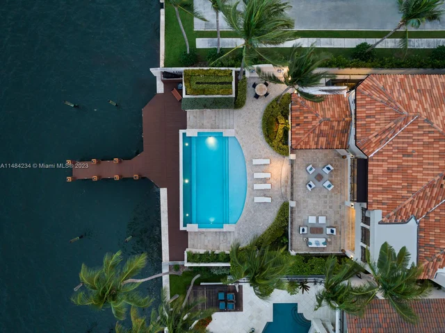 1940 S Bayshore Ln, Miami FL 33133