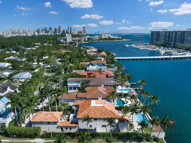 1940 S Bayshore Ln, Miami FL 33133