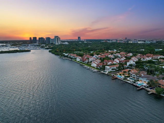 1940 S Bayshore Ln, Miami FL 33133