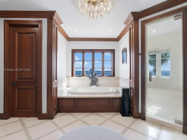 1940 S Bayshore Ln, Miami FL 33133