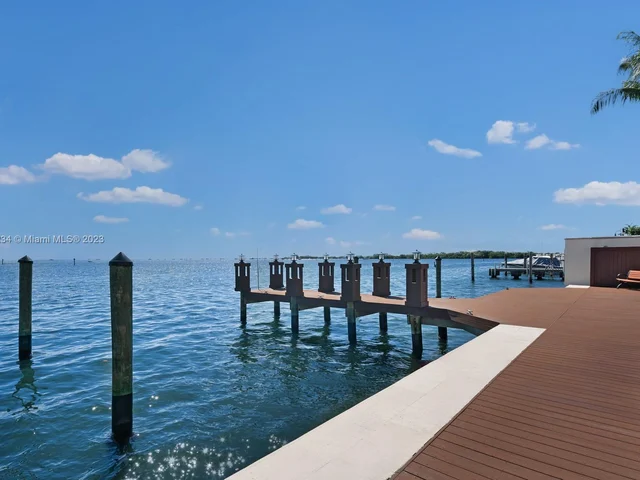 1940 S Bayshore Ln, Miami FL 33133