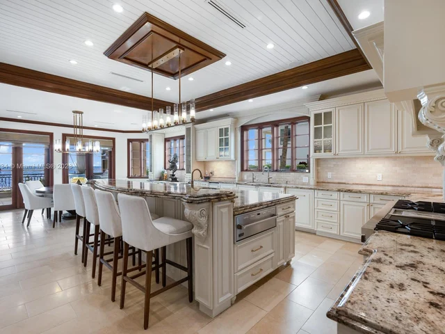 1940 S Bayshore Ln, Miami FL 33133