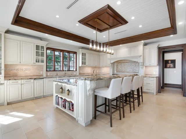 1940 S Bayshore Ln, Miami FL 33133