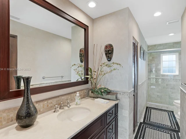 1940 S Bayshore Ln, Miami FL 33133