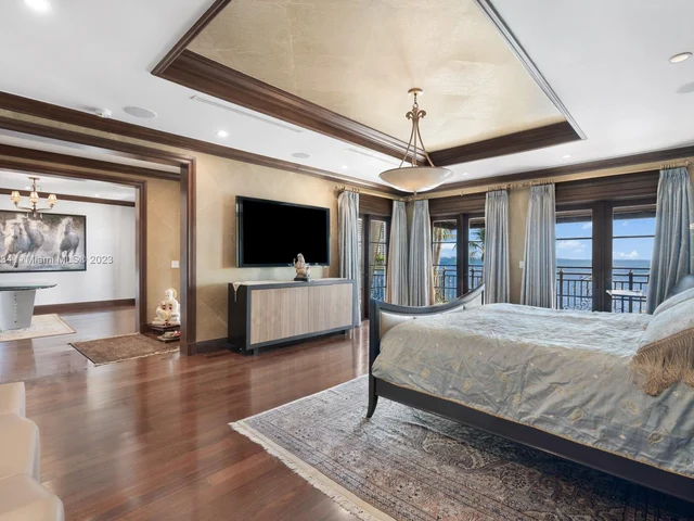 1940 S Bayshore Ln, Miami FL 33133