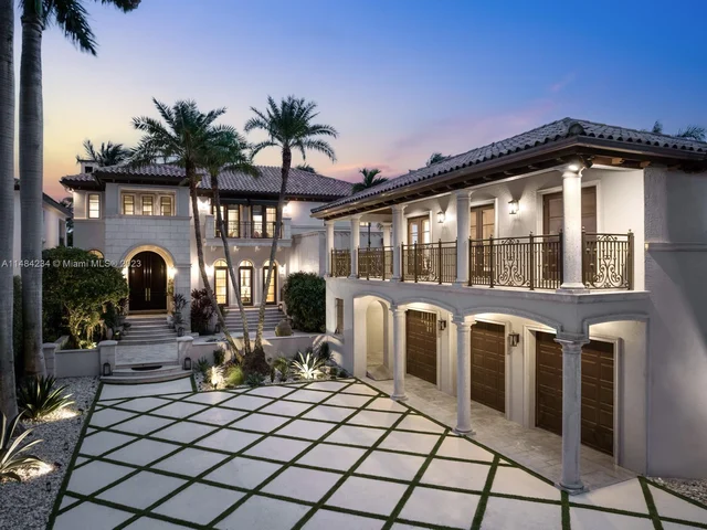 1940 S Bayshore Ln, Miami FL 33133