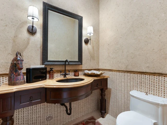 1940 S Bayshore Ln, Miami FL 33133