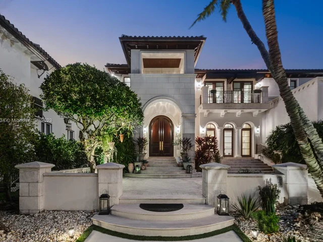 1940 S Bayshore Ln, Miami FL 33133