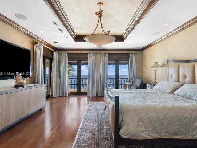 1940 S Bayshore Ln, Miami FL 33133