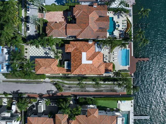 1940 S Bayshore Ln, Miami FL 33133