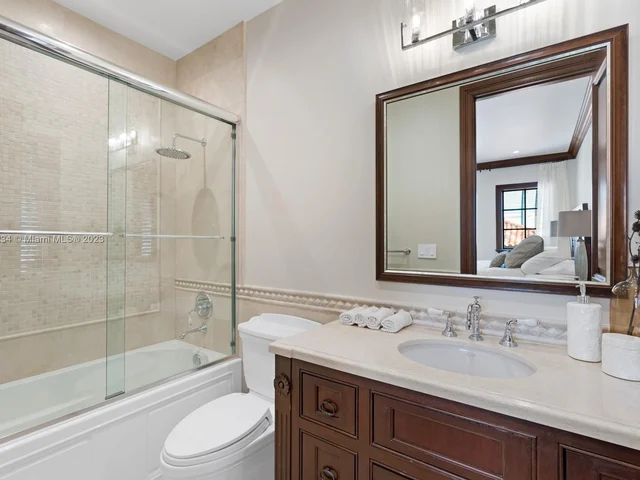 1940 S Bayshore Ln, Miami FL 33133