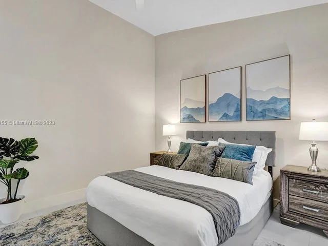 3251 N 37th St, Hollywood FL 33021