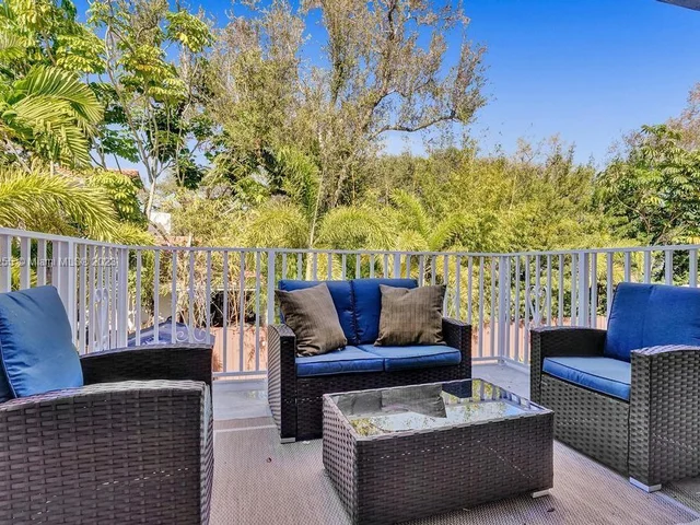 3251 N 37th St, Hollywood FL 33021