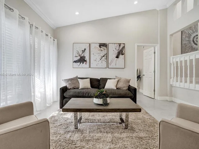 3251 N 37th St, Hollywood FL 33021