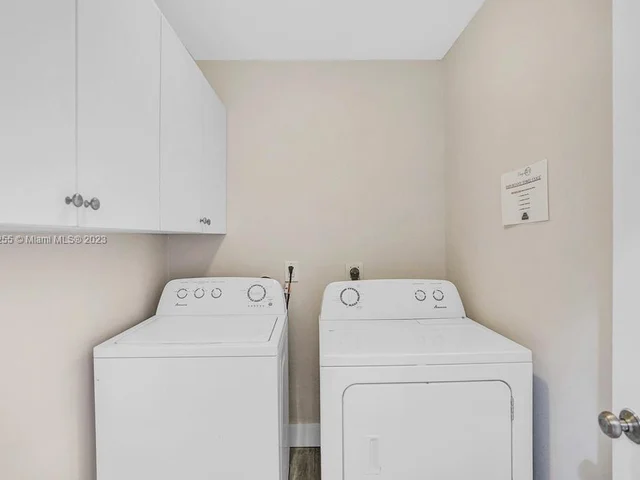 3251 N 37th St, Hollywood FL 33021