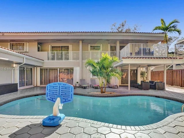 3251 N 37th St, Hollywood FL 33021