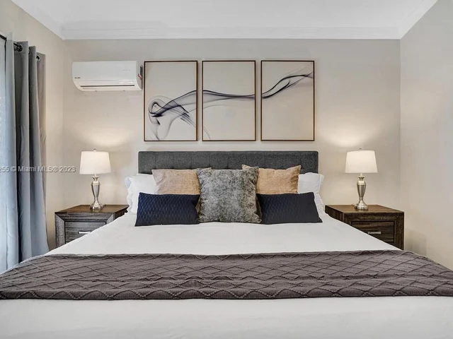 3251 N 37th St, Hollywood FL 33021