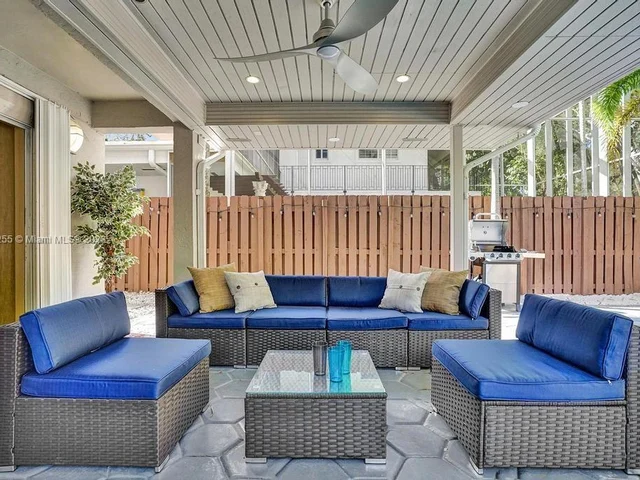 3251 N 37th St, Hollywood FL 33021