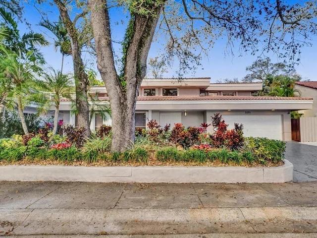 3251 N 37th St, Hollywood FL 33021