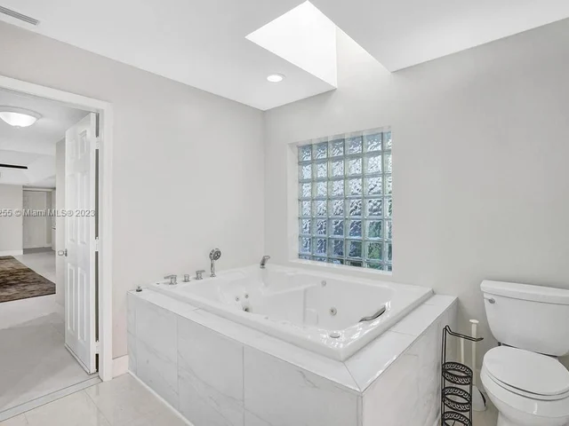 3251 N 37th St, Hollywood FL 33021