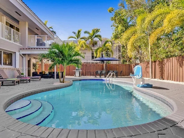 3251 N 37th St, Hollywood FL 33021