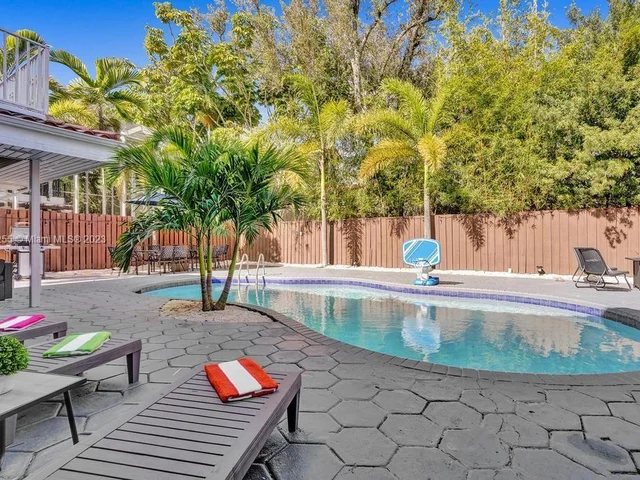 3251 N 37th St, Hollywood FL 33021