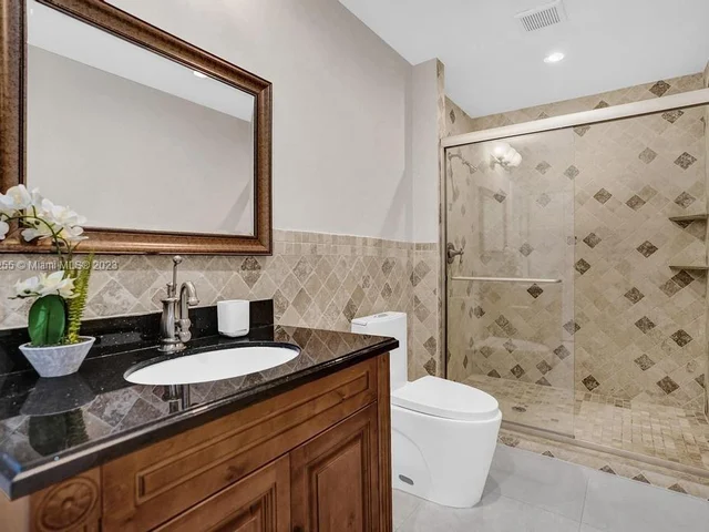 3251 N 37th St, Hollywood FL 33021