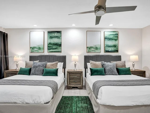 3251 N 37th St, Hollywood FL 33021