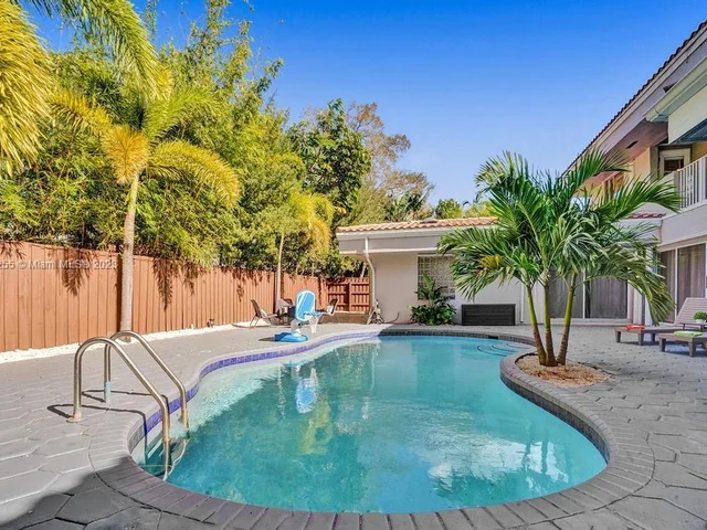 3251 N 37th St, Hollywood FL 33021