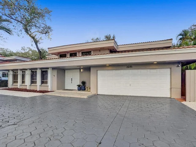 3251 N 37th St, Hollywood FL 33021