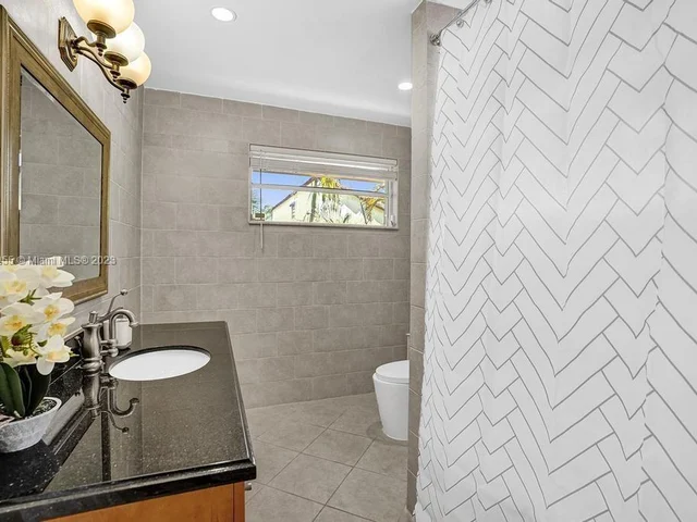 3251 N 37th St, Hollywood FL 33021