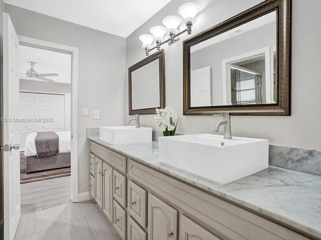 3251 N 37th St, Hollywood FL 33021